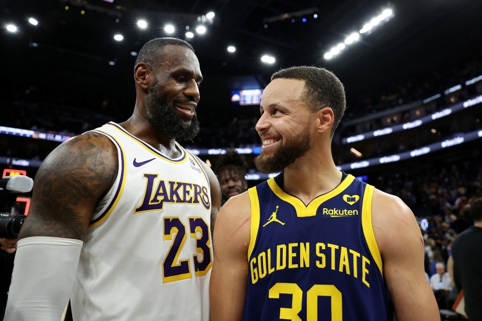 圣诞节NBA大战酣畅淋漓，球星云集