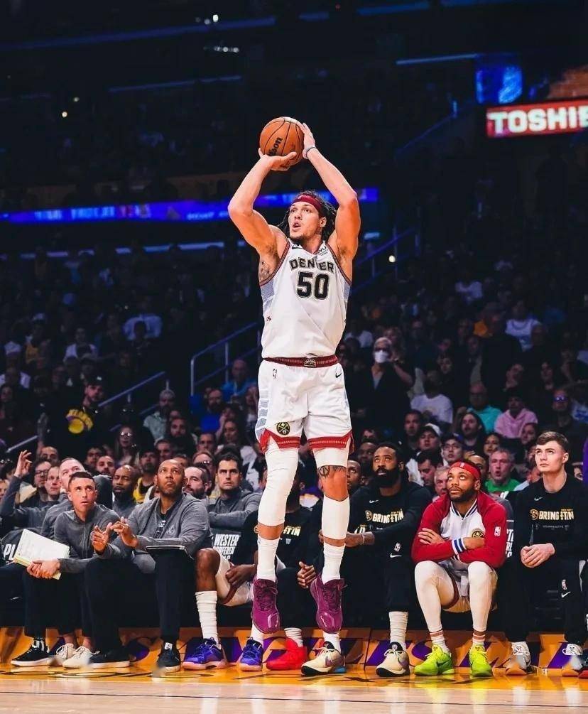 包含开拓者大将突破3分进攻枷锁，展现出色技术和意识，成为得分保障！的词条