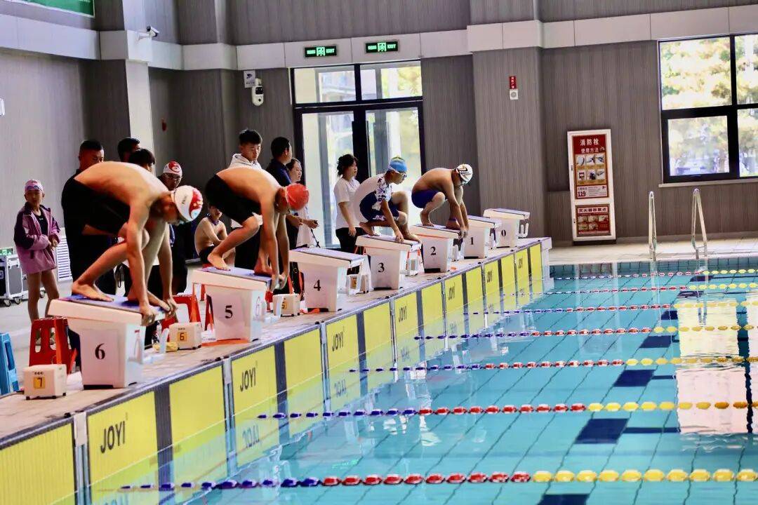 场面火爆！游泳观众席沸腾不已的简单介绍