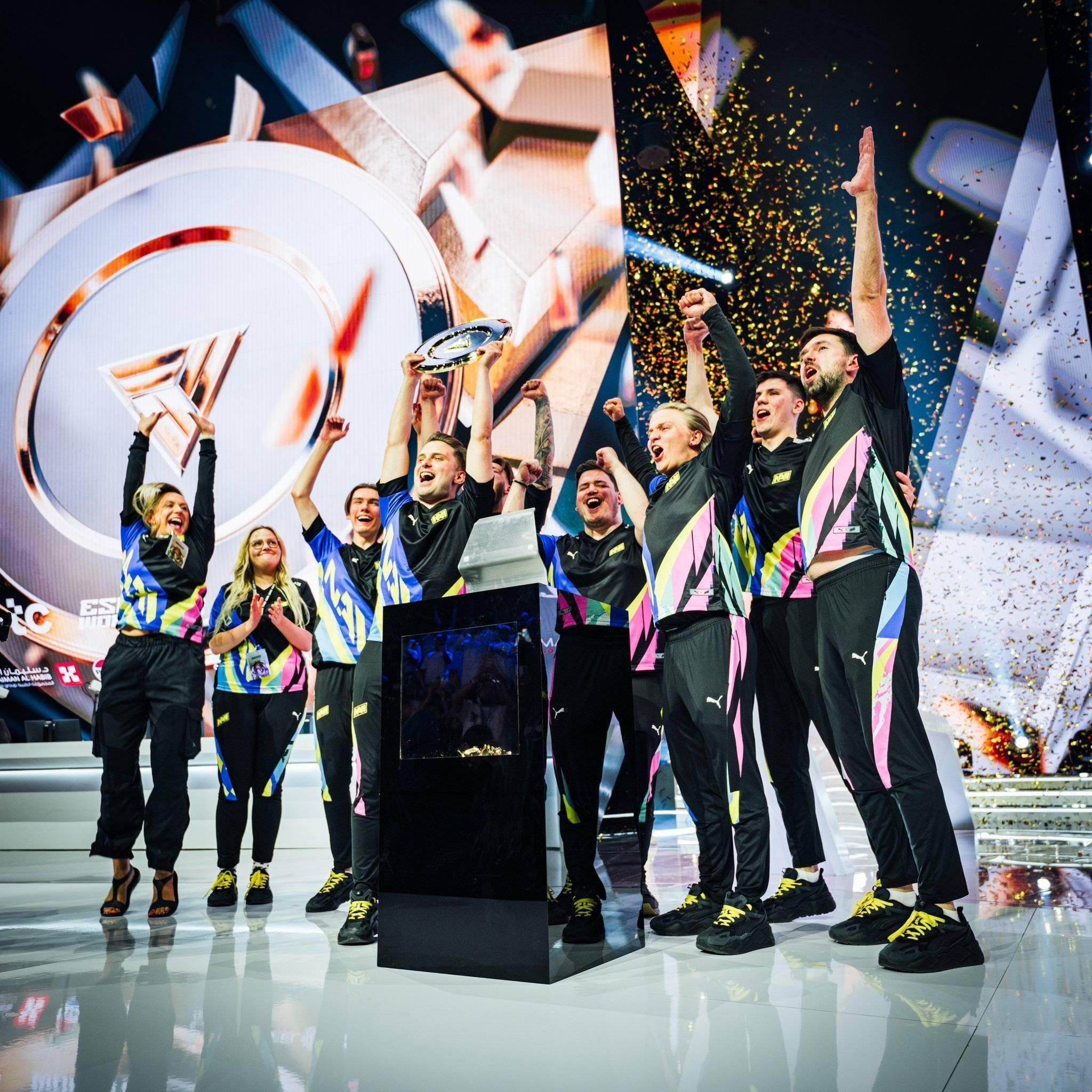 CS2赛事精彩瞬间盘点，年度回顾震撼登场