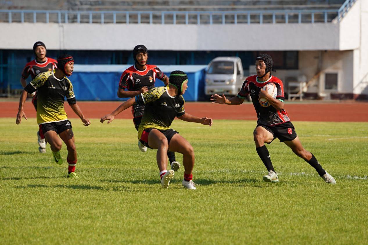 关于橄榄球选手发挥出色，荣膺最佳MVP的信息