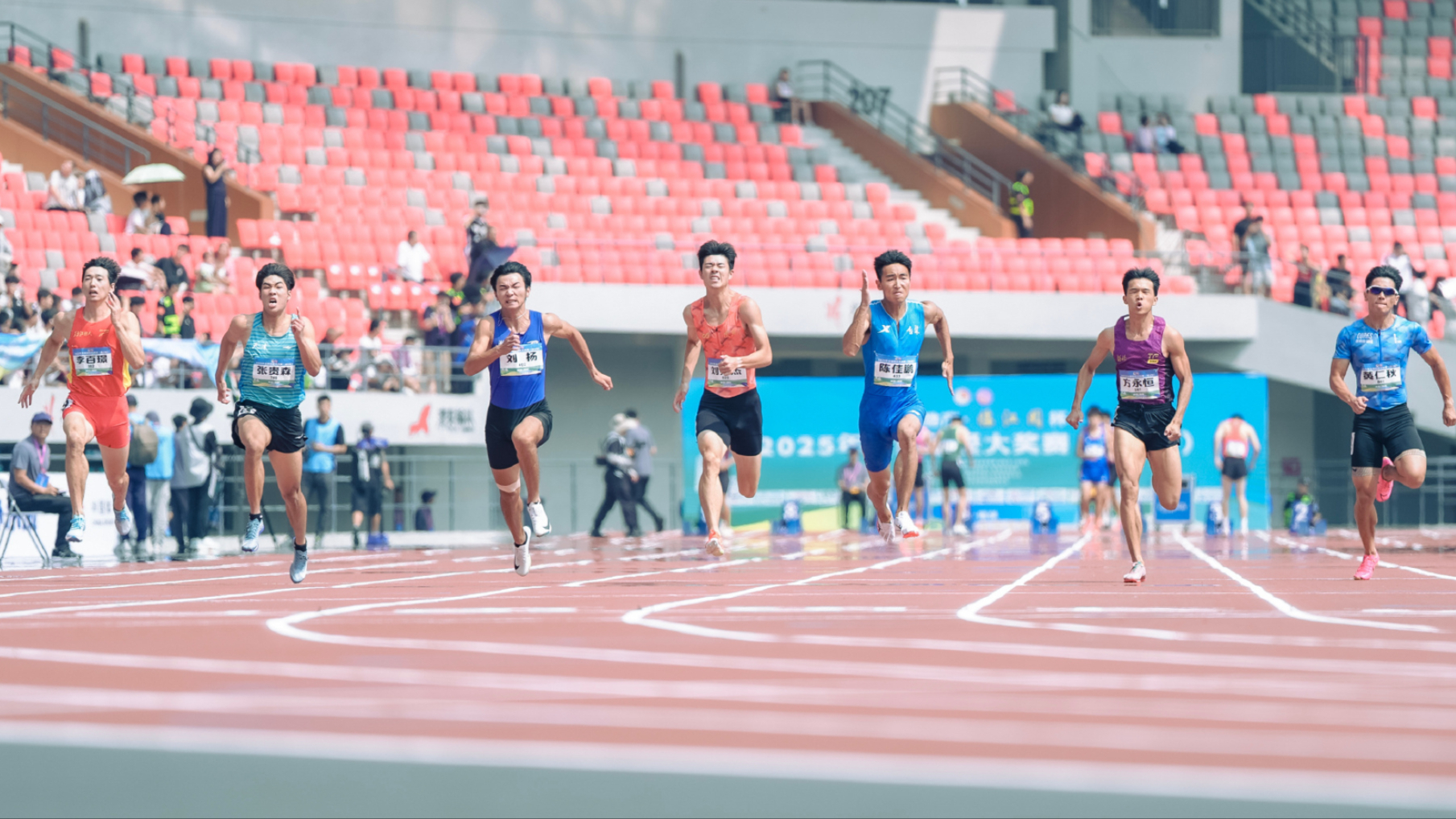 关于田径再创历史，冠军实至名归的信息